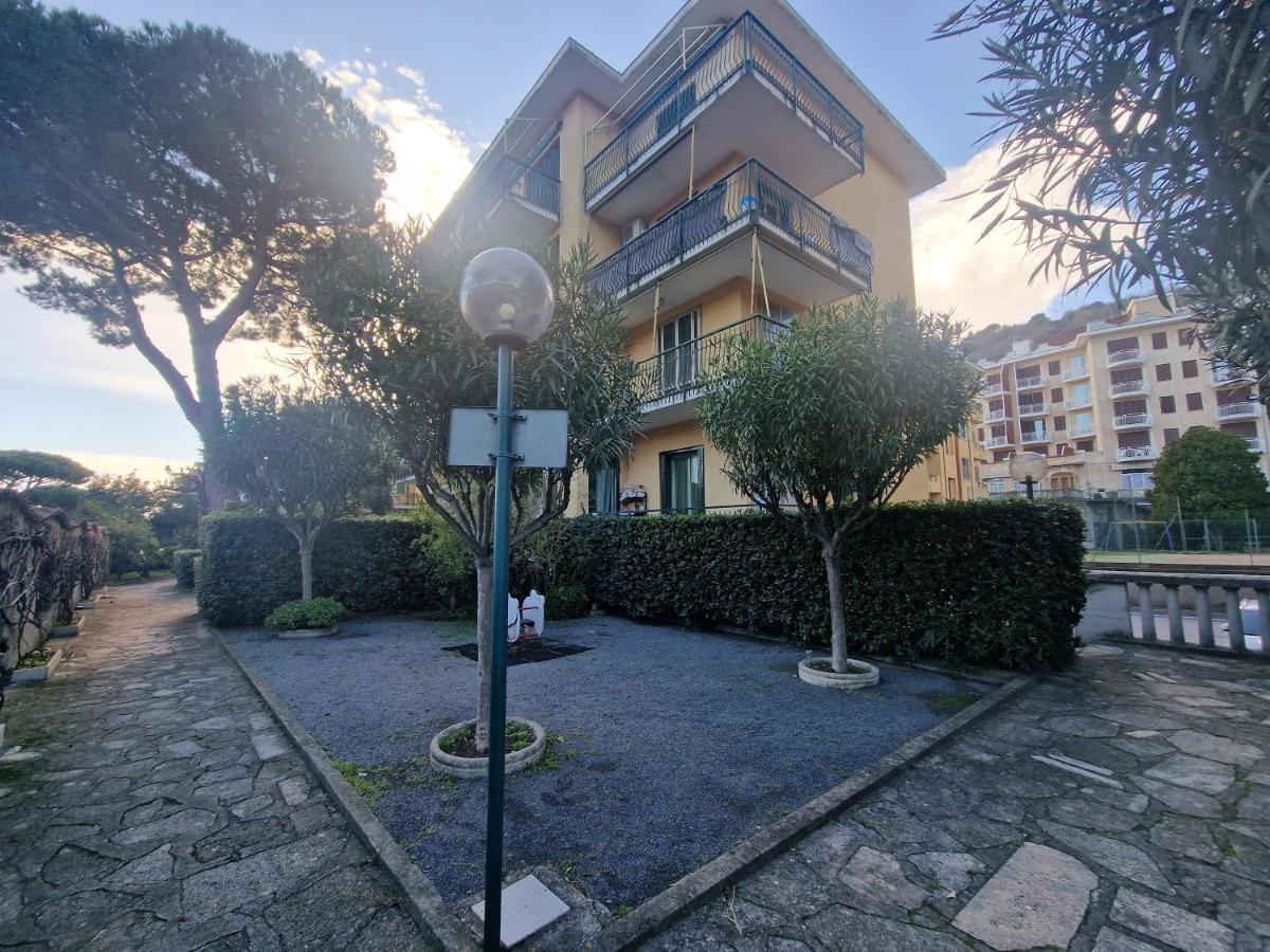 650 Metri Dal Mare - Wifi - Terrazzo - Piscina - A/C Daire Pietra Ligure Dış mekan fotoğraf